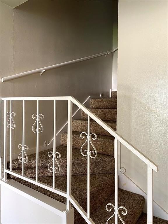 4428 Valleyfield St - Photo 5 of 5