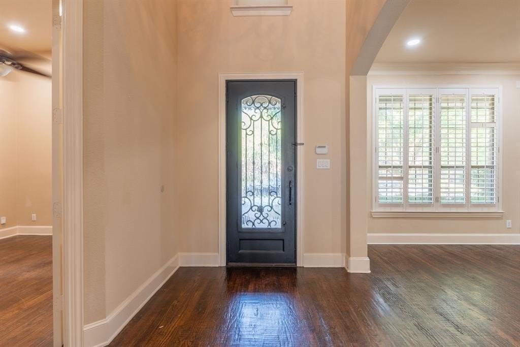 11775 Frontier Dr - Photo 4 of 40