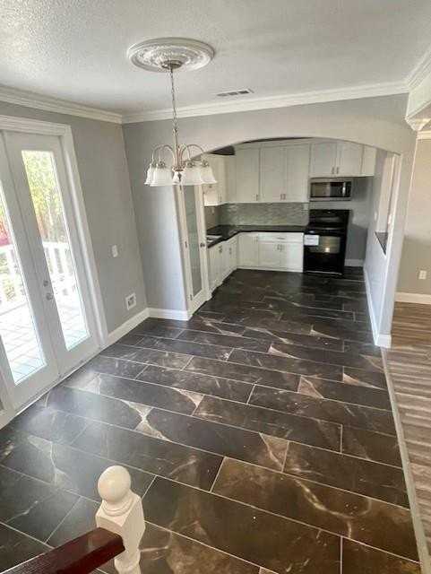 2530 Sylvia St - Photo 5 of 23