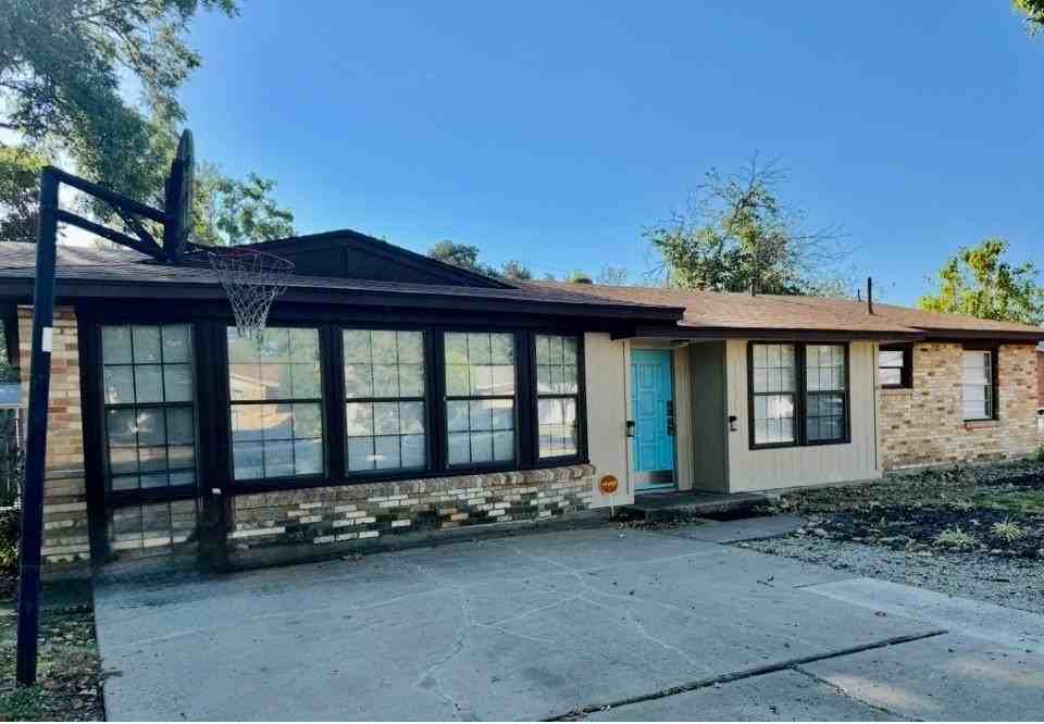 13638 Pyramid Dr - Photo 2 of 18