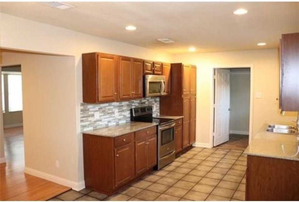 13638 Pyramid Dr - Photo 7 of 18