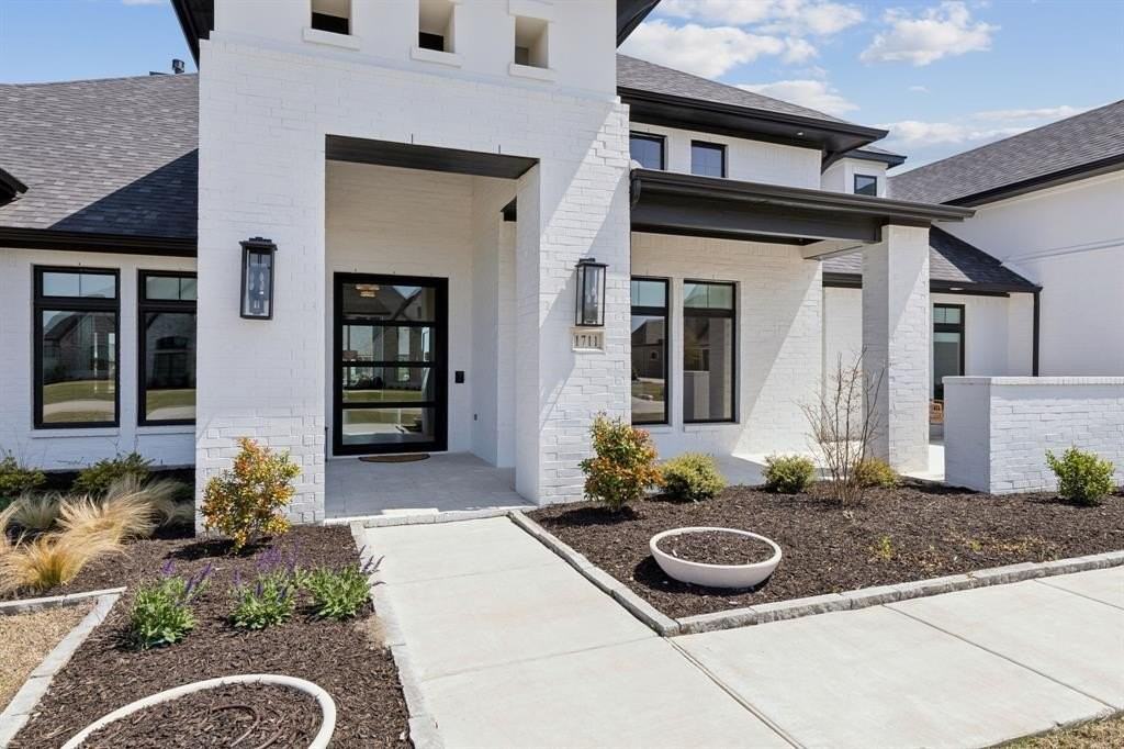 1711 Beverly Ln - Photo 3 of 34