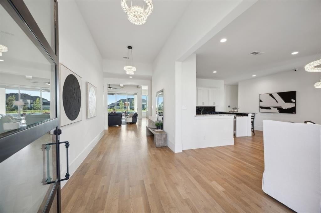 1711 Beverly Ln - Photo 4 of 34