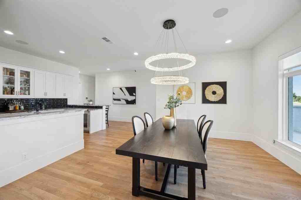 1711 Beverly Ln - Photo 6 of 34