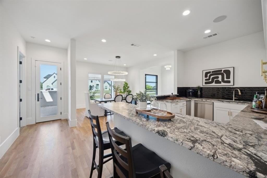 1711 Beverly Ln - Photo 7 of 34