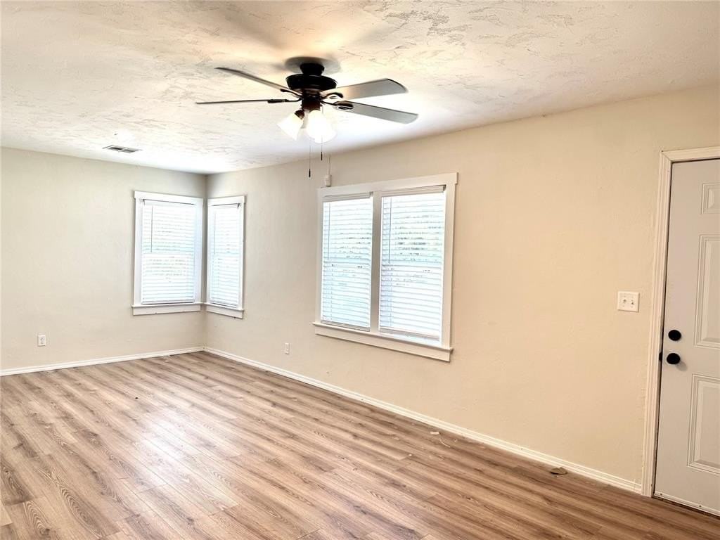 1748 Northeast 20th Street - Photo 4 of 19