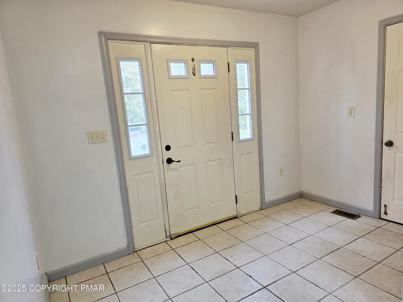 1001 Long Lake Rd - Photo 3 of 38