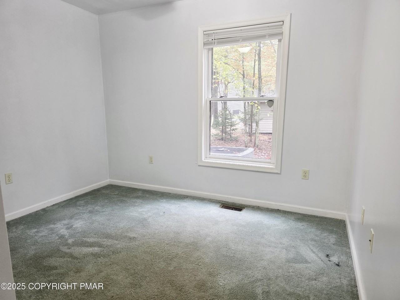 1001 Long Lake Rd - Photo 5 of 38