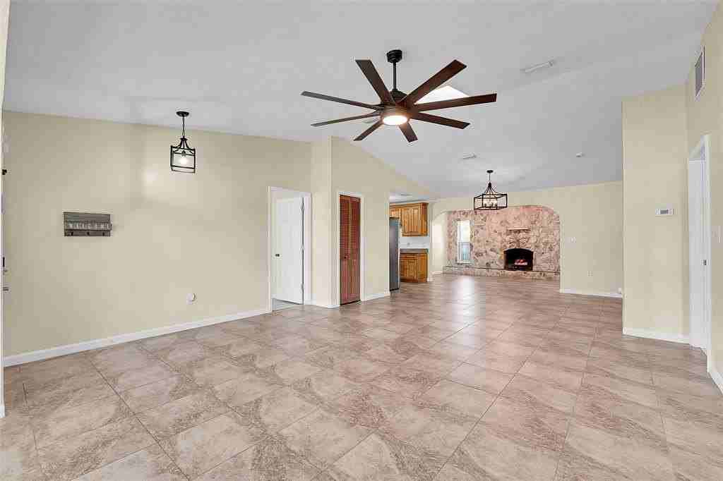 709 Sw Dorchester St - Photo 5 of 26