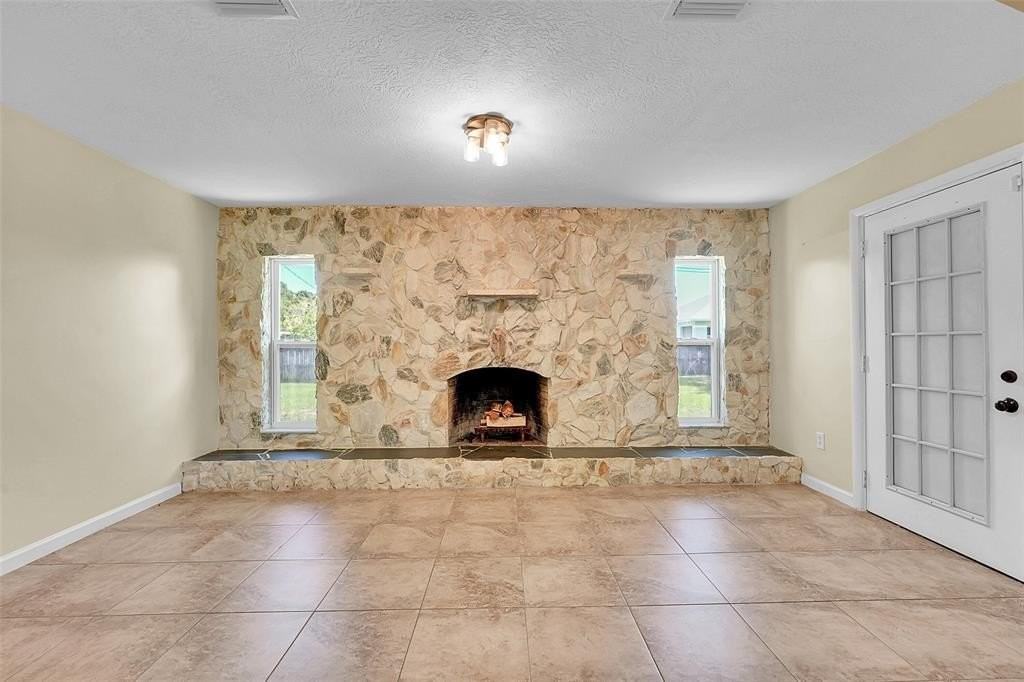 709 Sw Dorchester St - Photo 7 of 26