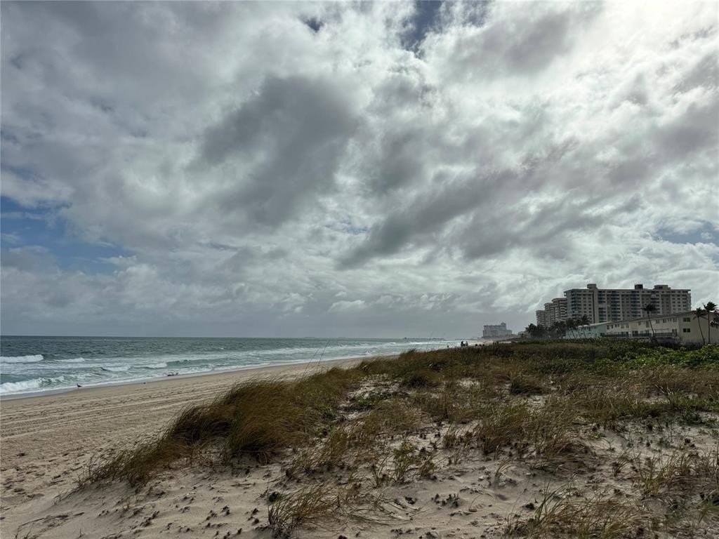 2020 Coral Reef Dr - Photo 2 of 40