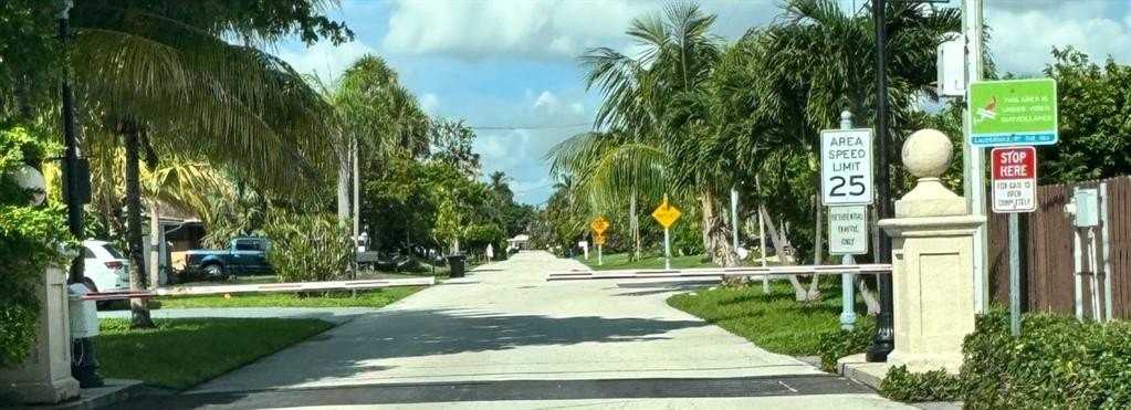 2020 Coral Reef Dr - Photo 4 of 40