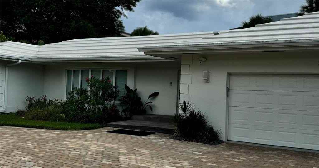 2020 Coral Reef Dr - Photo 5 of 40