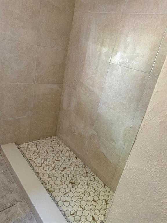 216 Maria St - Photo 4 of 19