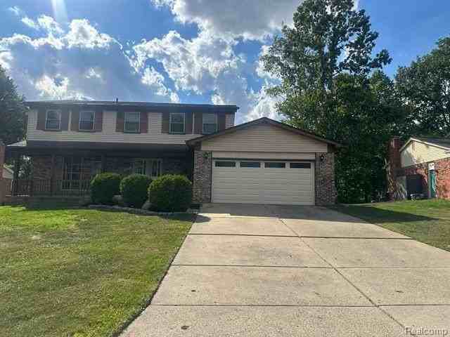 425 Pinehurst Dr - Photo 2 of 33