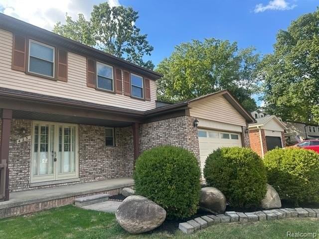 425 Pinehurst Dr - Photo 3 of 33