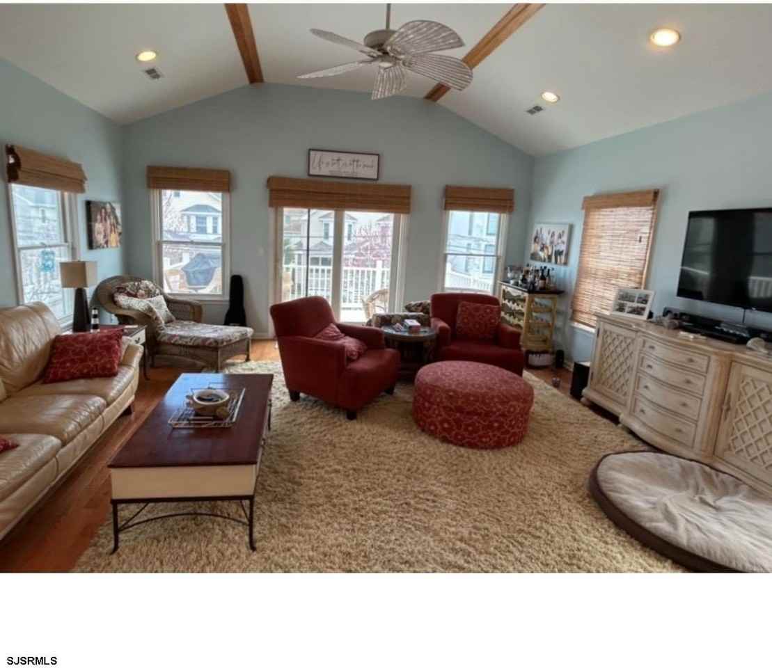 9411 Winchester Ave - Photo 2 of 19