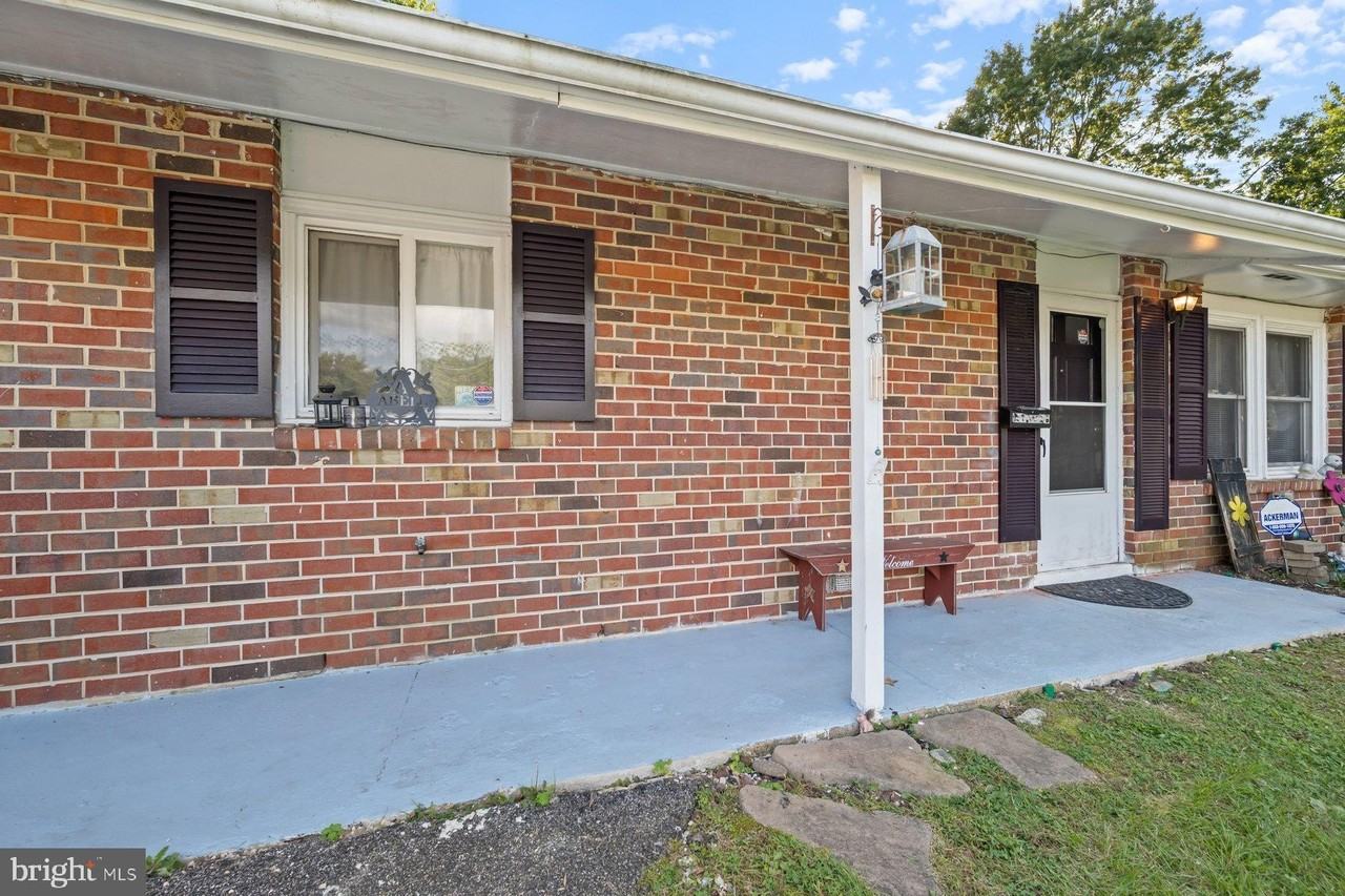 1307 Hallock Dr - Photo 3 of 22