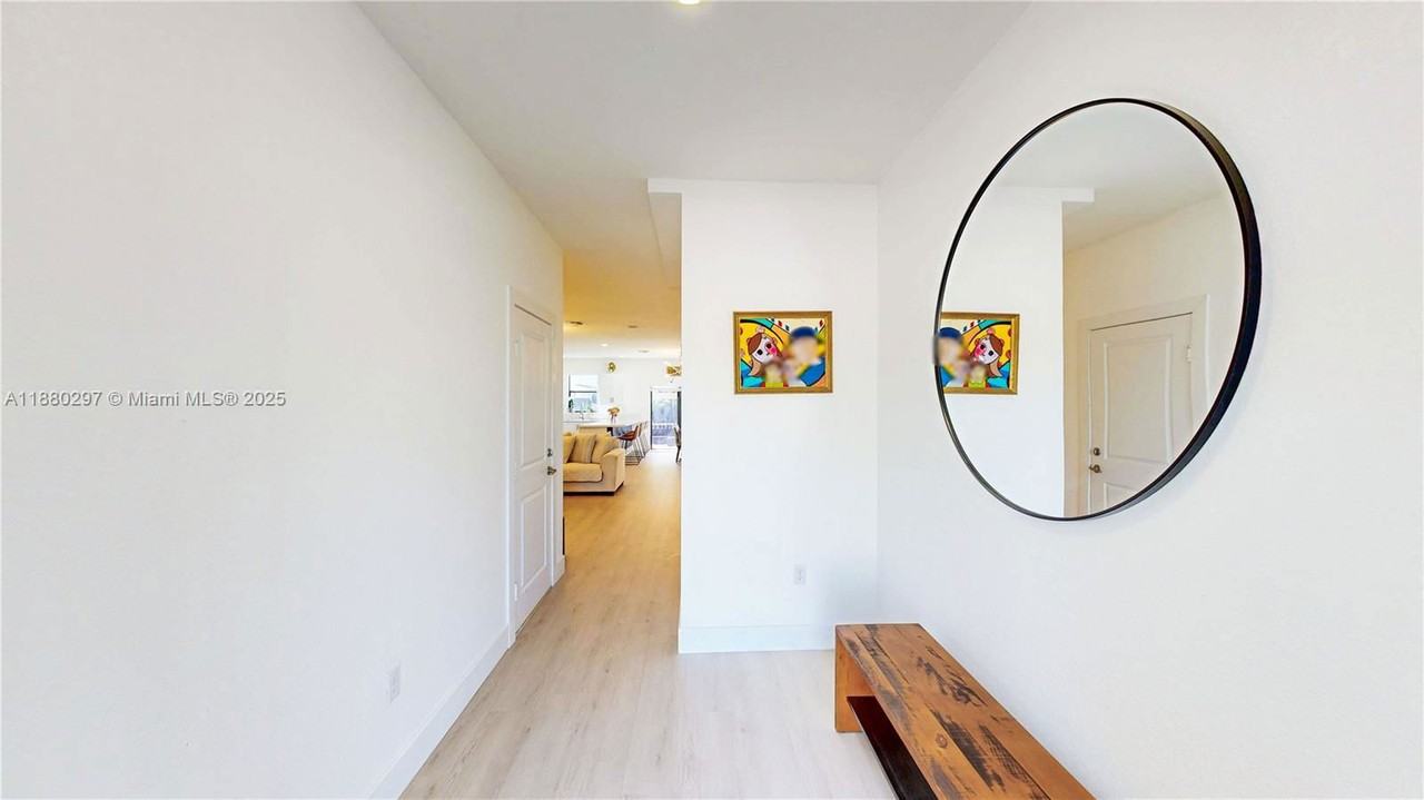 24902 Sw 107th Ave - Photo 2 of 8