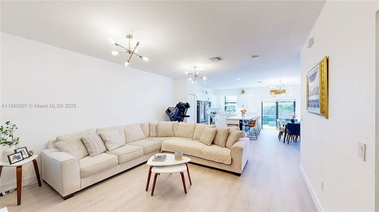 24902 Sw 107th Ave - Photo 3 of 8