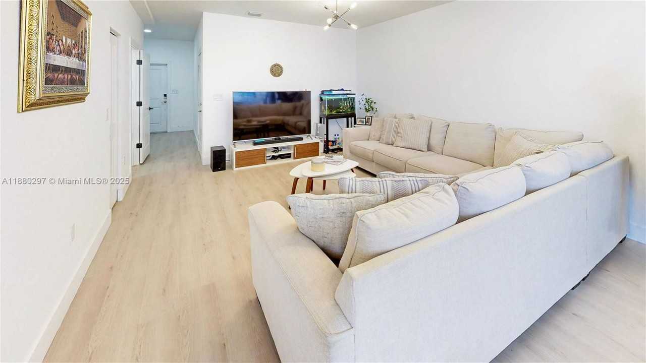 24902 Sw 107th Ave - Photo 4 of 8