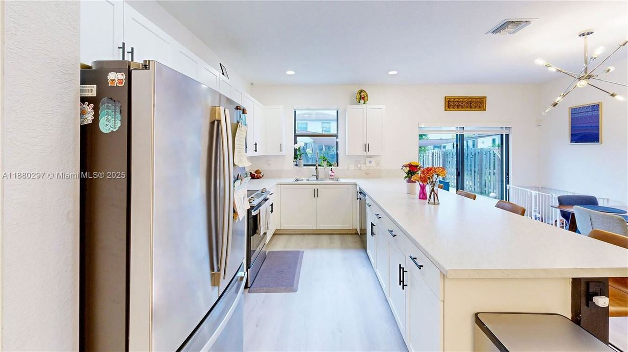 24902 Sw 107th Ave - Photo 6 of 8