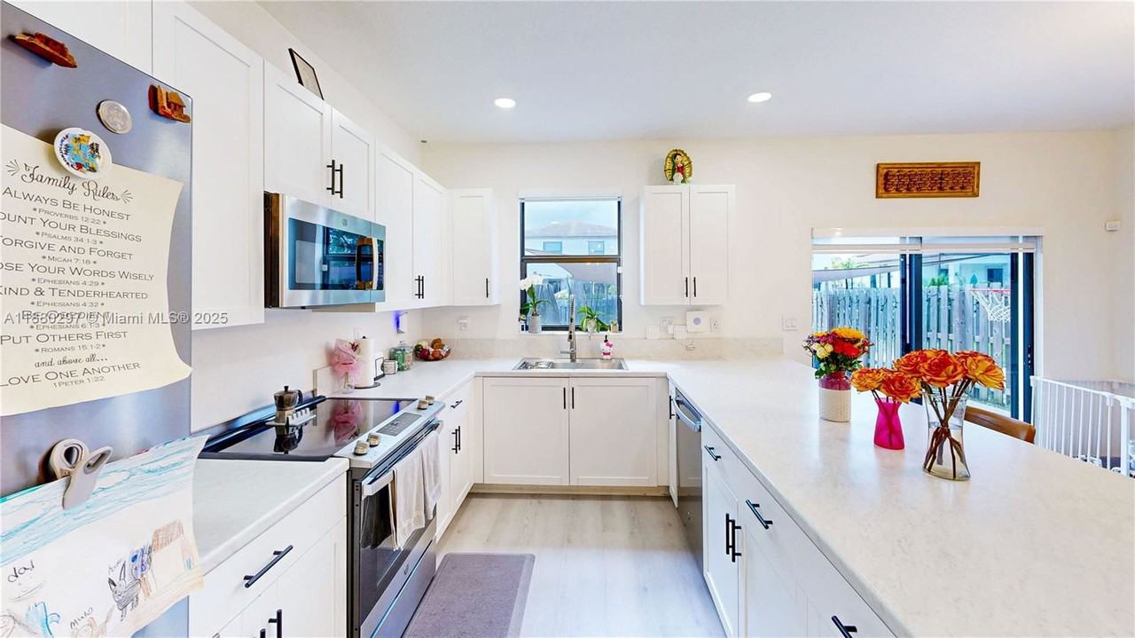 24902 Sw 107th Ave - Photo 7 of 8