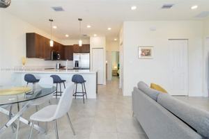 featured image of 10300 Nw 66th St #305