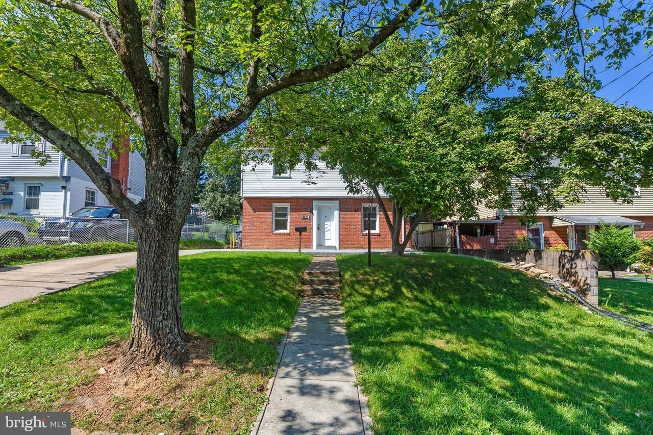 4816 Woodlawn Dr - Photo 2 of 31