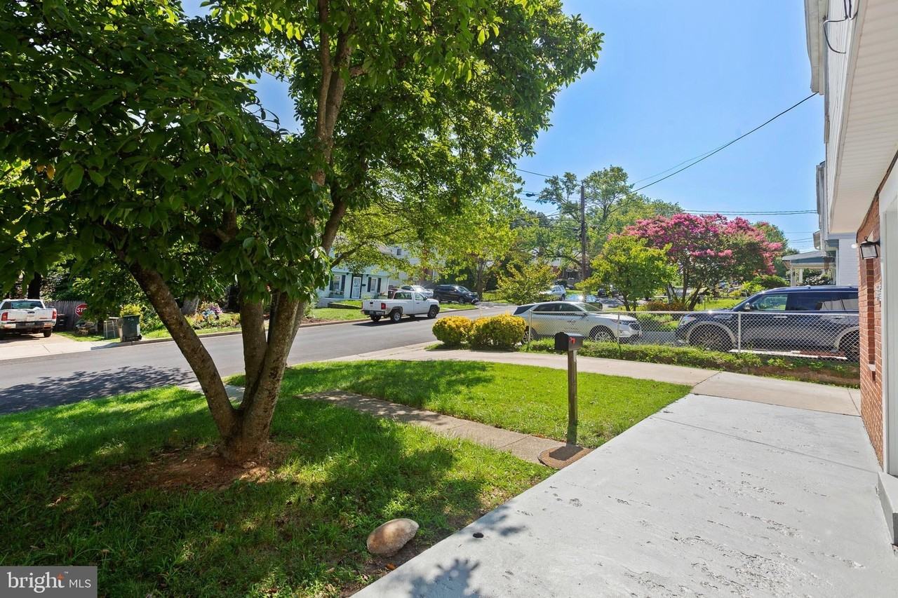 4816 Woodlawn Dr - Photo 6 of 31