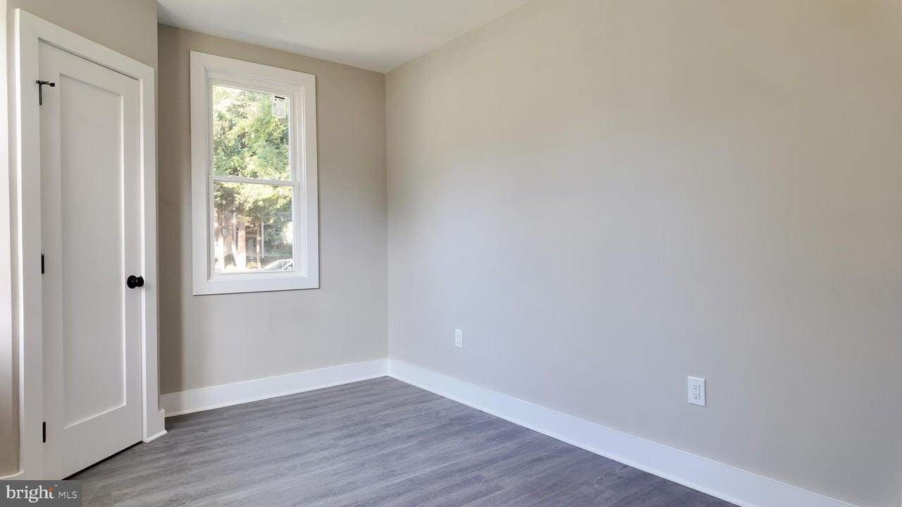 4100 Queensbury Rd Apt 3 #3 - Photo 5 of 21