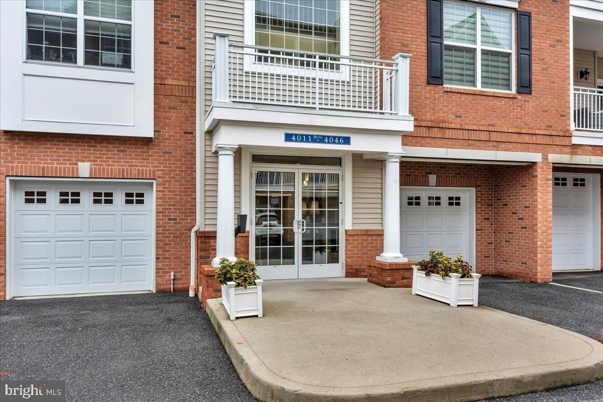 4023 4023 PARK (DERBY COURT) Place unit: 4023 #4023 - Photo 2 of 28