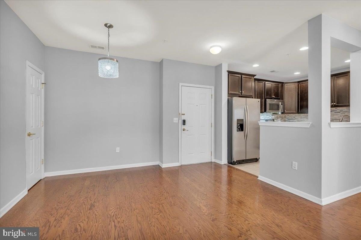 4023 4023 PARK (DERBY COURT) Place unit: 4023 #4023 - Photo 3 of 28