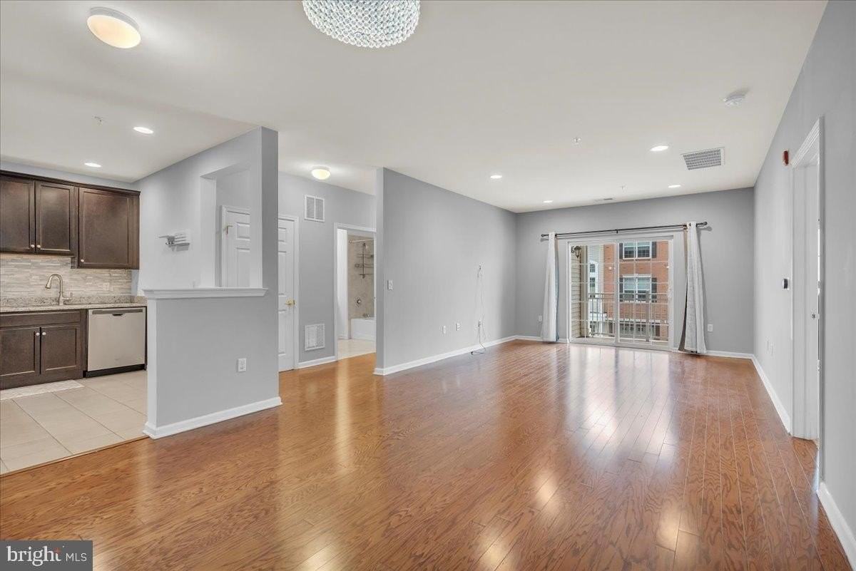 4023 4023 PARK (DERBY COURT) Place unit: 4023 #4023 - Photo 4 of 28