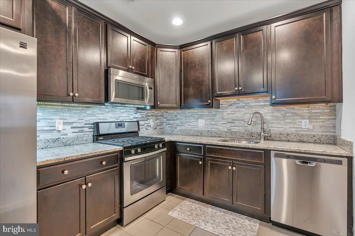 4023 4023 PARK (DERBY COURT) Place unit: 4023 #4023 - Photo 6 of 28