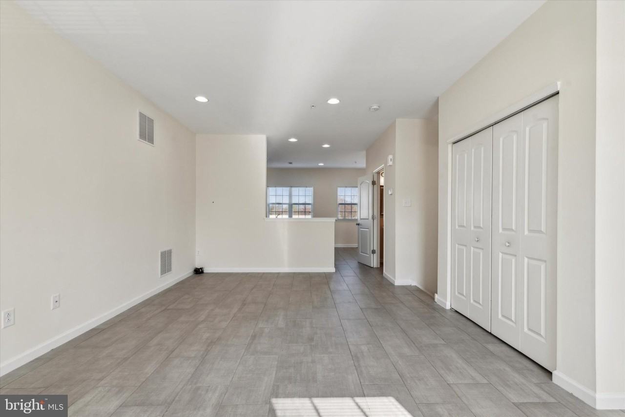 145 Mercer Court - Photo 5 of 23