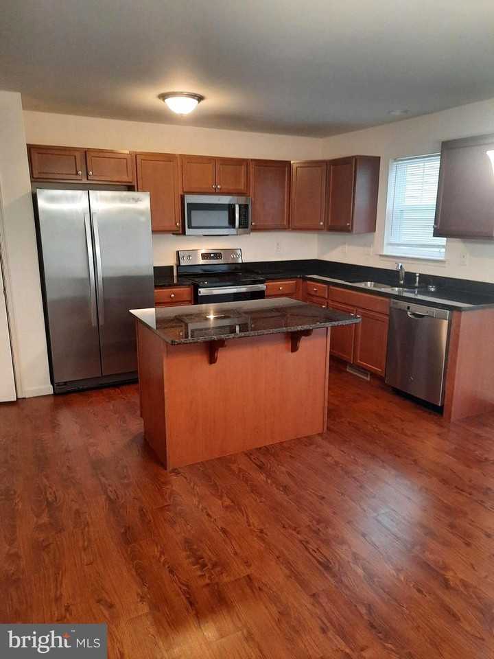 704 Admirals Quay Dr - Photo 4 of 14