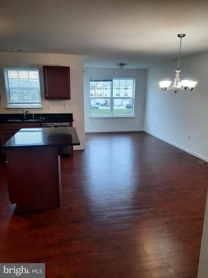 704 Admirals Quay Dr - Photo 5 of 14