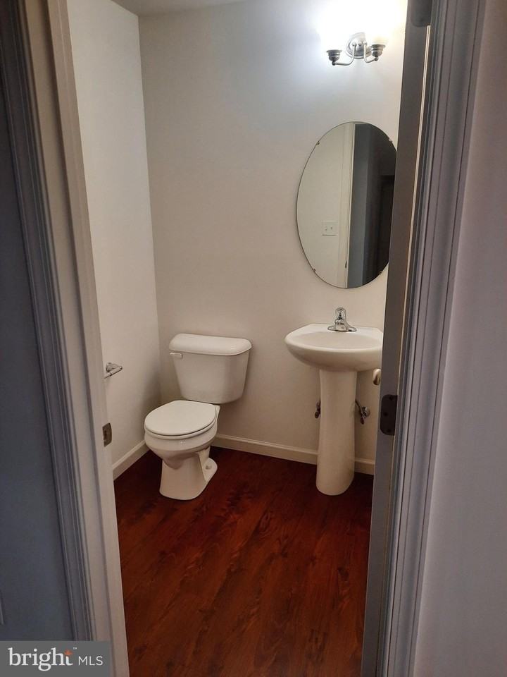 704 Admirals Quay Dr - Photo 7 of 14