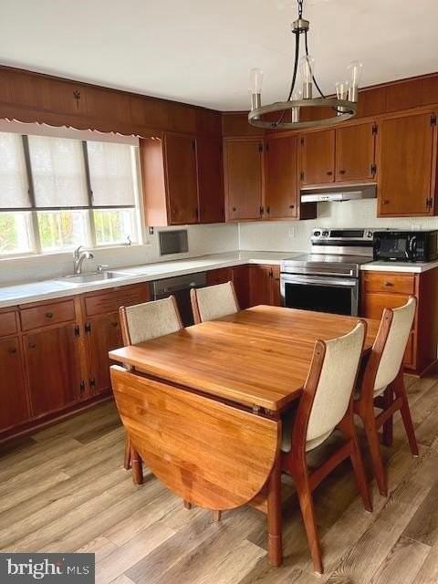 355 Rockdale Drive - Photo 3 of 16