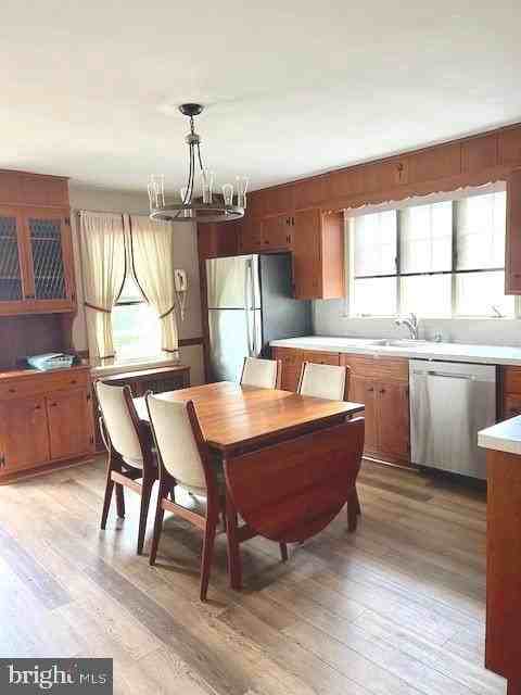 355 Rockdale Drive - Photo 4 of 16