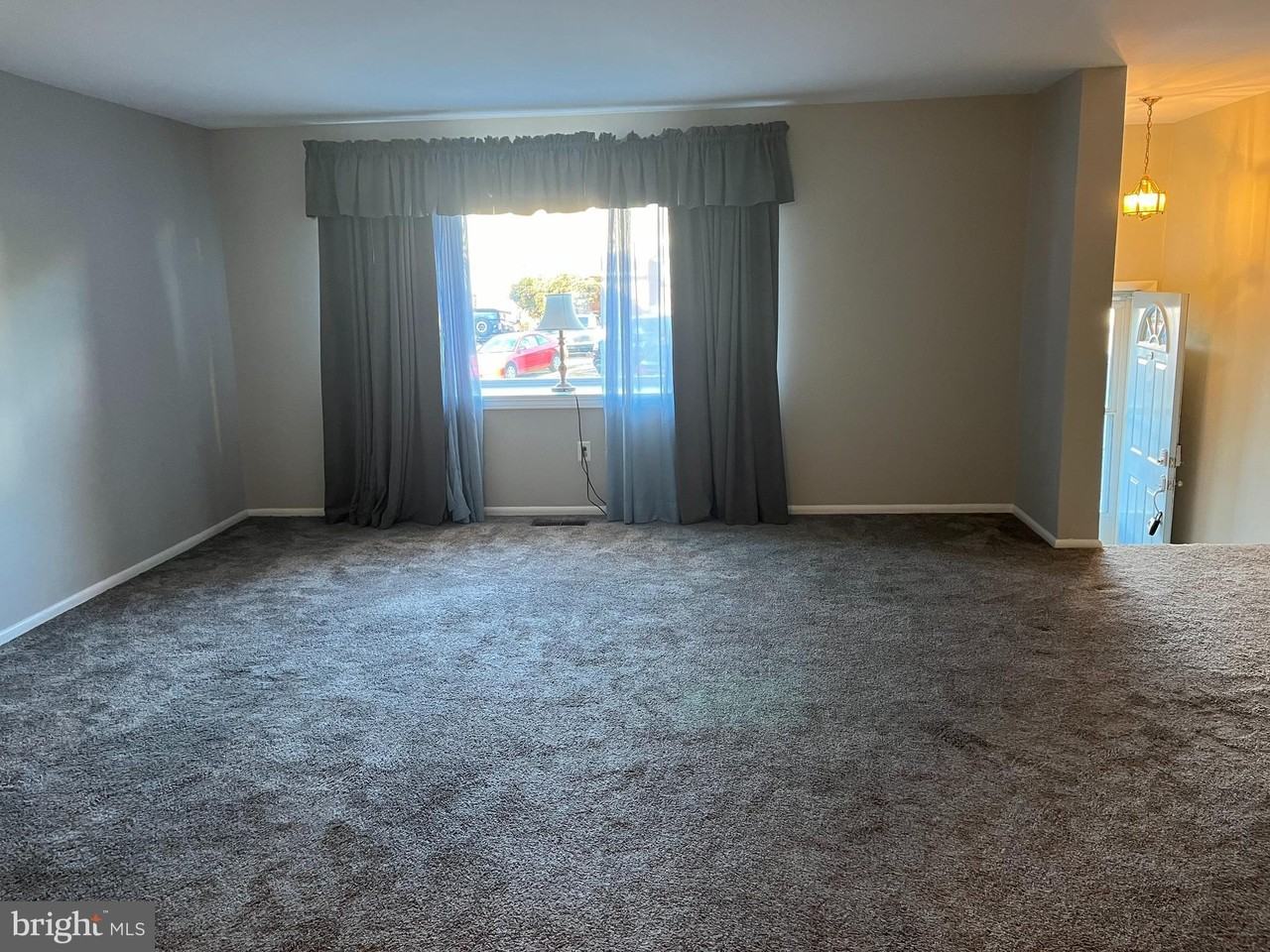 4417 Crosland Road - Photo 4 of 42