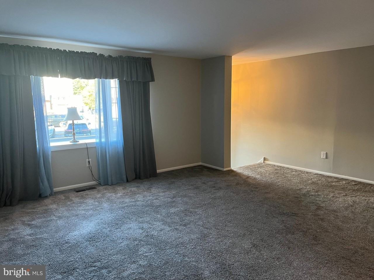 4417 Crosland Road - Photo 5 of 42