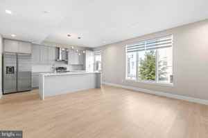 featured image of 4720 Richmond St Unit 2 #2