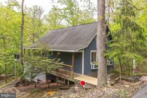 featured image of 1249 Lakeview Dr