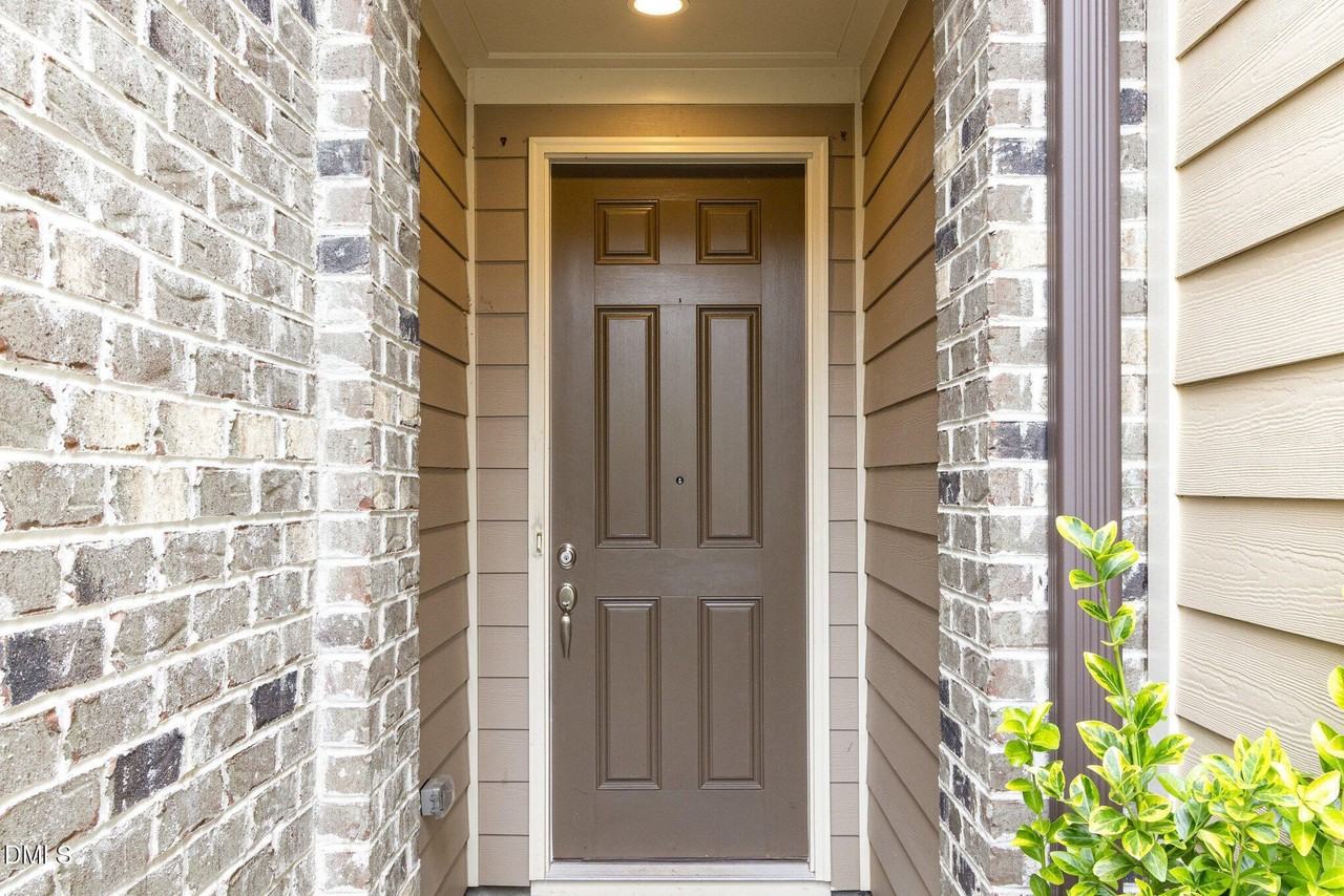 146 Alamosa Place - Photo 3 of 27