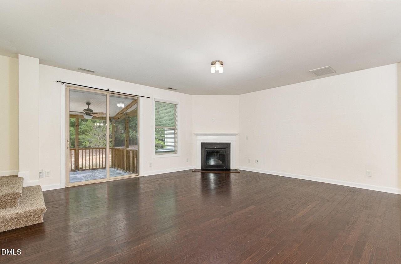 146 Alamosa Place - Photo 4 of 27