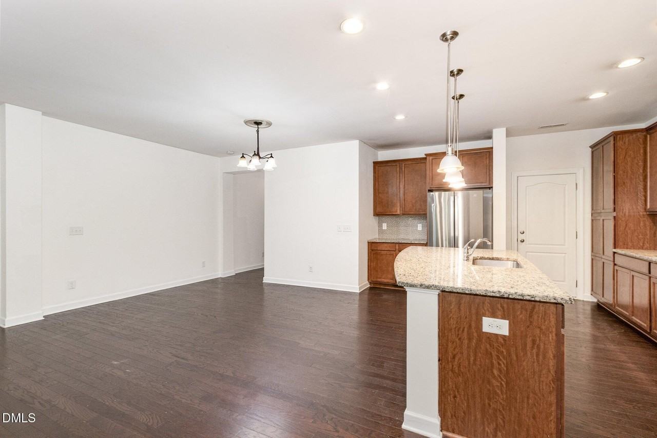 146 Alamosa Place - Photo 5 of 27