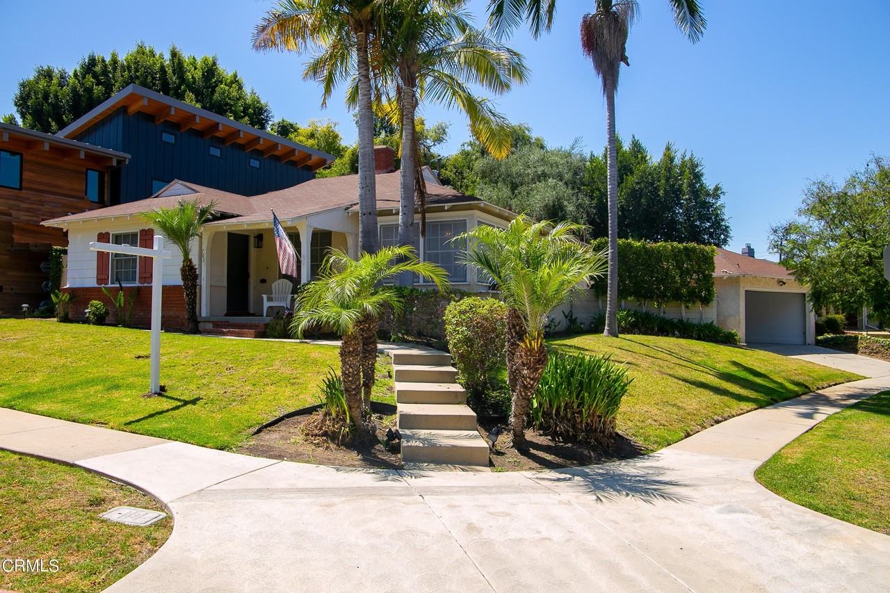 7601 Flight Avenue - Photo 2 of 38