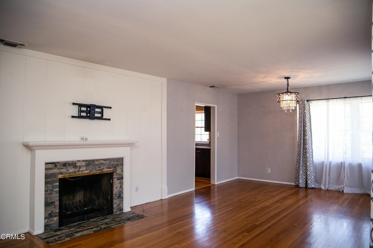 7601 Flight Avenue - Photo 6 of 38